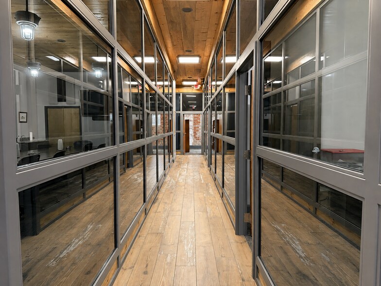 More Photos Of 122 Jefferson St, Jacksonville Office For Lease