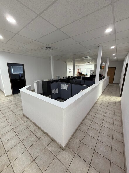 More Photos Of 7851 14th Ave, Sacramento Warehouse For Sale