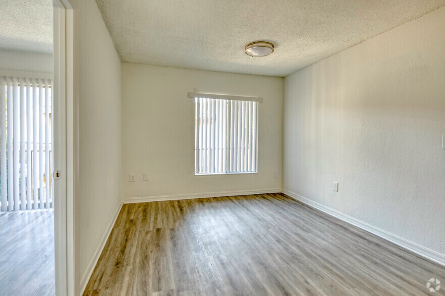 More Photos Of 13009 Kain Palms Ct, Tampa Dormitory For Sale