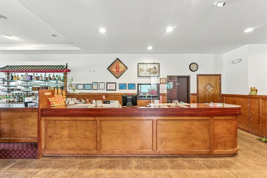 More Photos Of 1172 Main St, Wyoming Restaurant For Sale