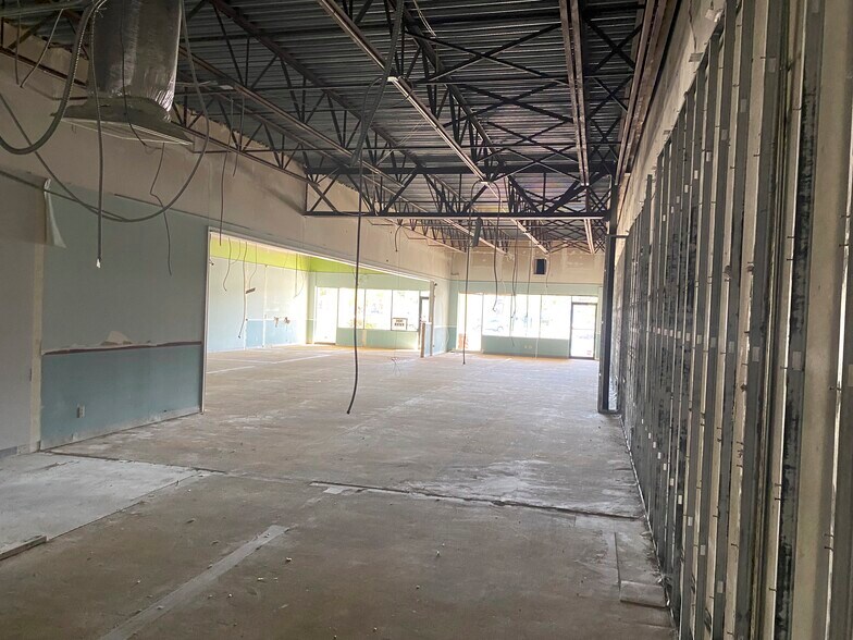 More Photos Of 10045 S US Highway 1, Port Saint Lucie General Retail For Lease