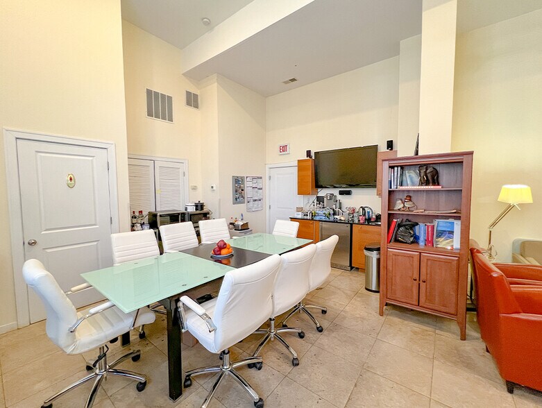 More Photos Of 1701 S Racine Ave, Chicago Multifamily For Sale