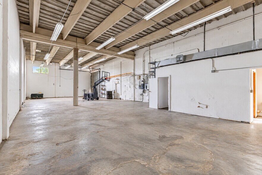 More Photos Of 1921-1959 NE 153rd St, North Miami Beach Warehouse For Sale
