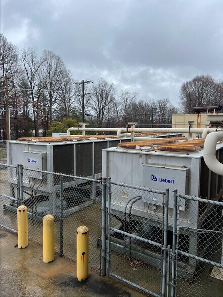 More Photos Of 1612 Cross Beam Dr, Charlotte Industrial For Lease