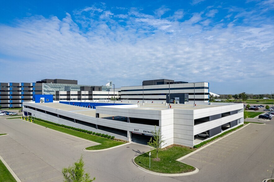 More Photos Of 26913 Northwestern Hwy, Southfield Medical For Lease