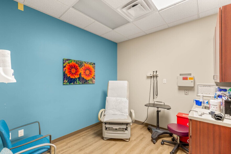 More Photos Of 2601 N Tenaya Way, Las Vegas Office For Sale