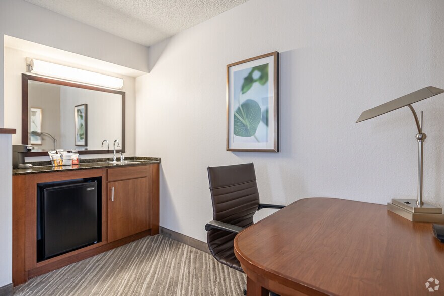 More Photos Of 4610 W Walnut St, Rogers Hotel For Sale