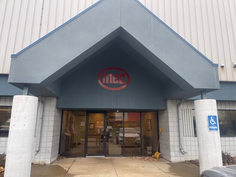 More Photos Of 4714 Circuit Ct, Wayland Manufacturing For Lease