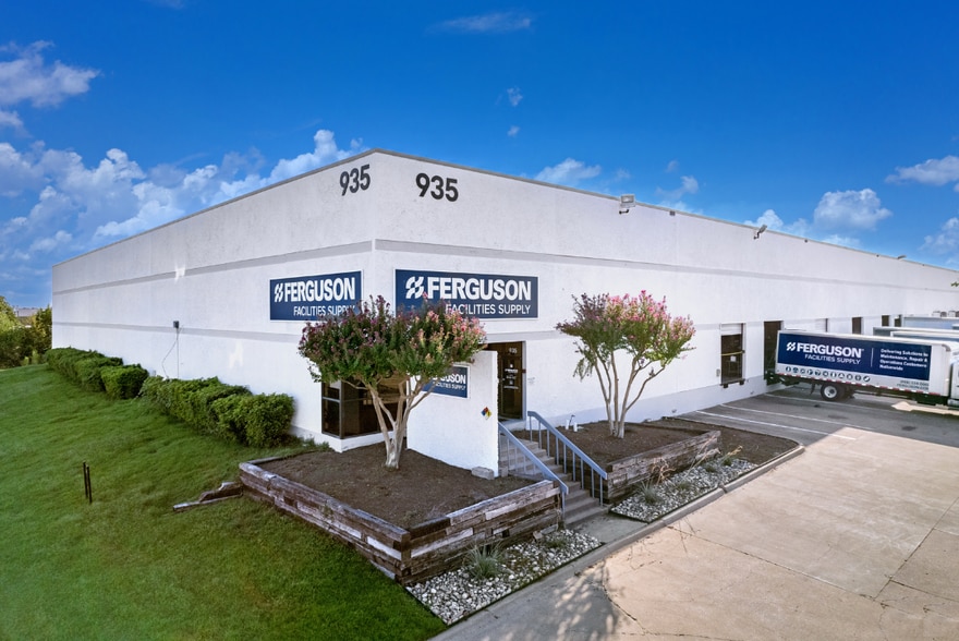 Primary Photo Of 935 Avenue R, Grand Prairie Distribution For Lease