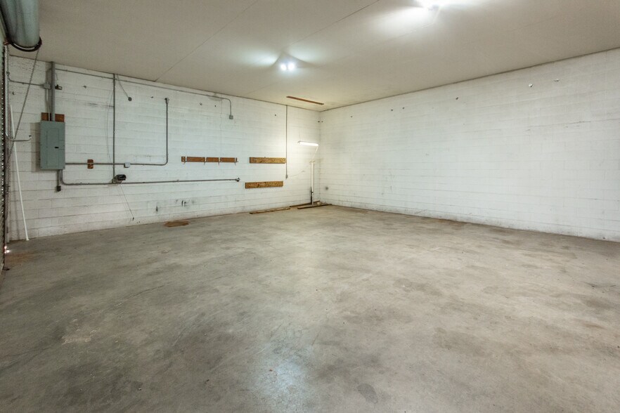 More Photos Of 535 W Main St, Franklin Specialty For Sale