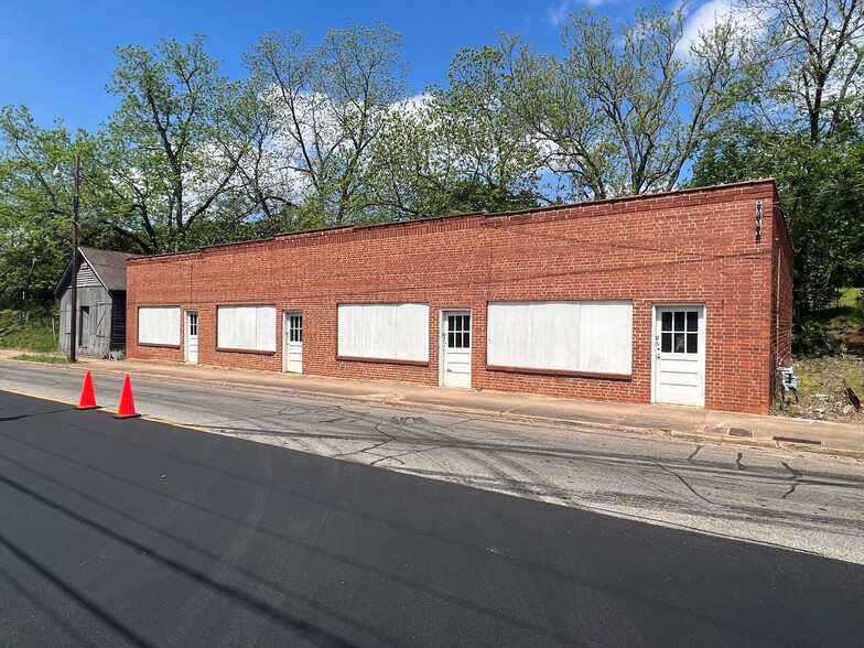 Primary Photo Of 709 Barnesville St, Thomaston Office For Sale