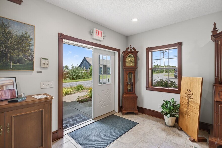 More Photos Of 641 Acorn Dr, Harrisonburg Manufacturing For Sale