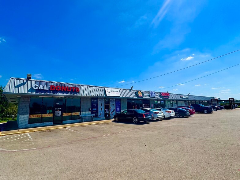 More Photos Of 800-832 N Crowley Rd, Crowley Unknown For Lease