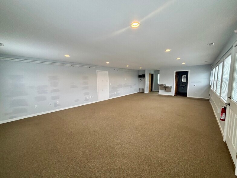 More Photos Of 1465 S Main St, Eaton Rapids Medical For Lease