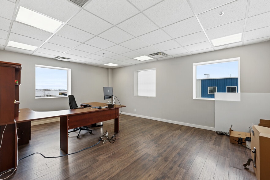 More Photos Of 8800 Venture Av SE, Calgary Warehouse For Sale