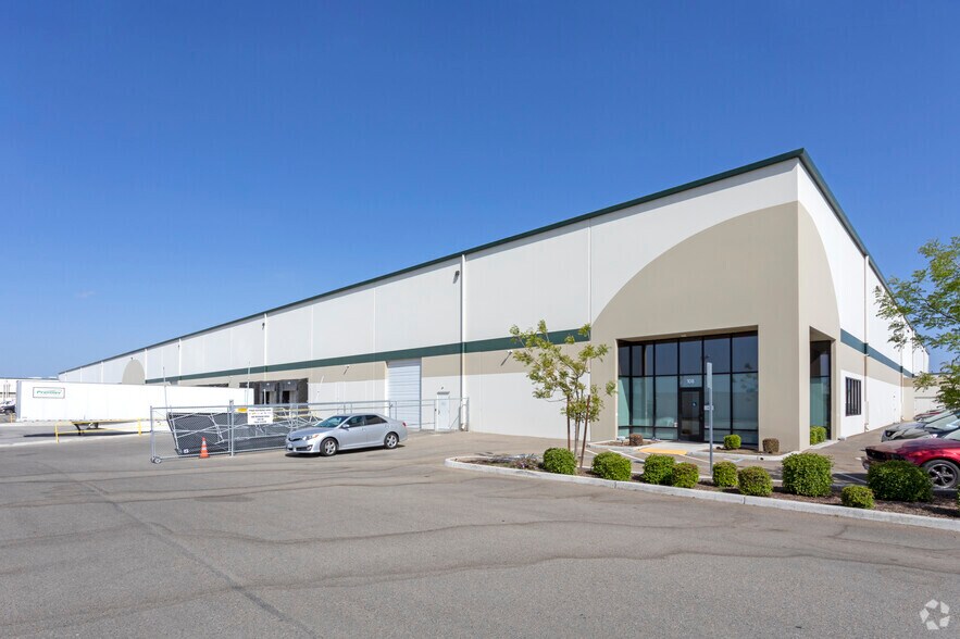 More Photos Of 4485 S Minnewawa Ave, Fresno Warehouse For Lease