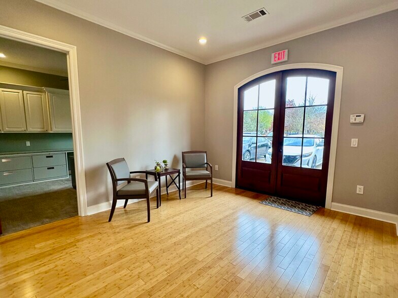 More Photos Of 302 Highland Park Cove, Ridgeland Medical For Lease