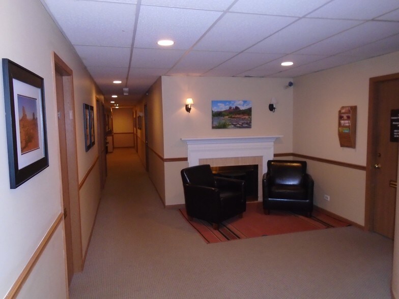 More Photos Of 655 Rockland Rd, Lake Bluff Office For Lease