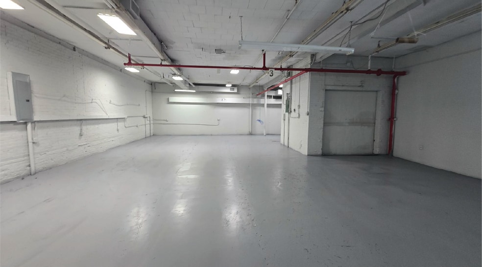 More Photos Of 125 51st St, Brooklyn Warehouse For Lease