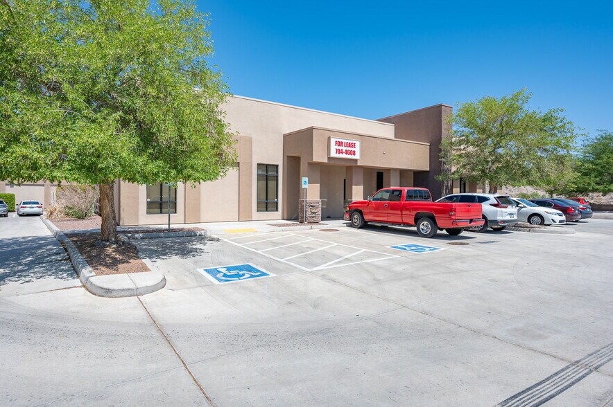 More Photos Of 2500 Canyon Rd, Bullhead City Medical For Lease