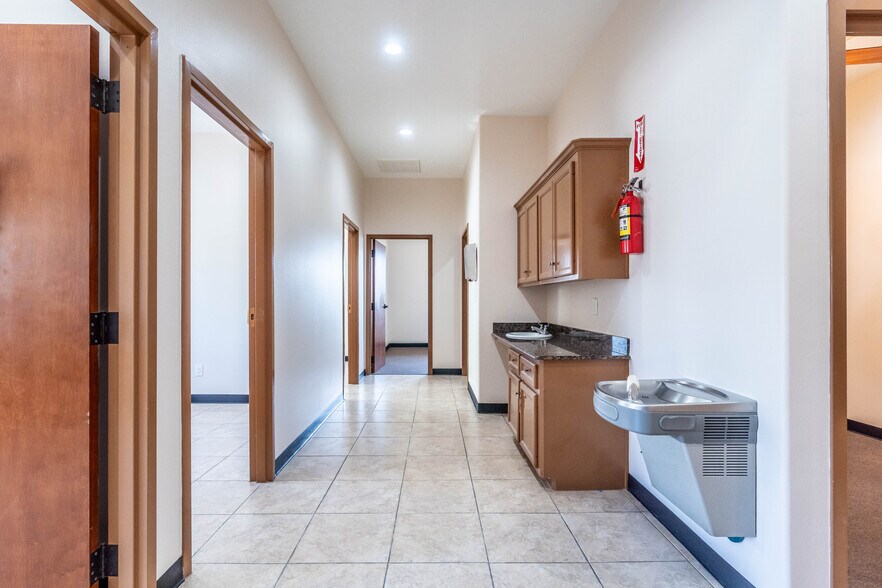 More Photos Of 3208 Broadway St, Houston Medical For Lease