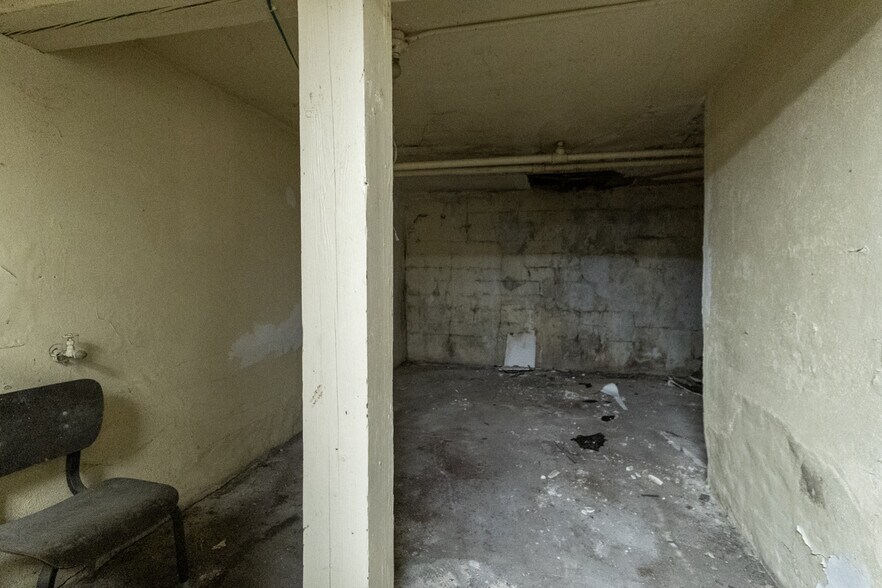More Photos Of 1321 Payne Ave, Saint Paul Storefront Retail Residential For Sale