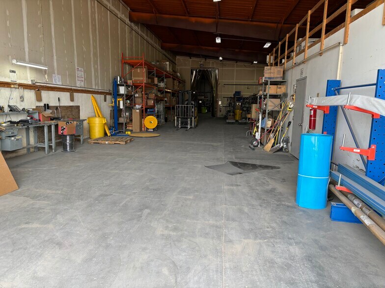 More Photos Of 1304 Rath Ave, Dodge City Distribution For Sale