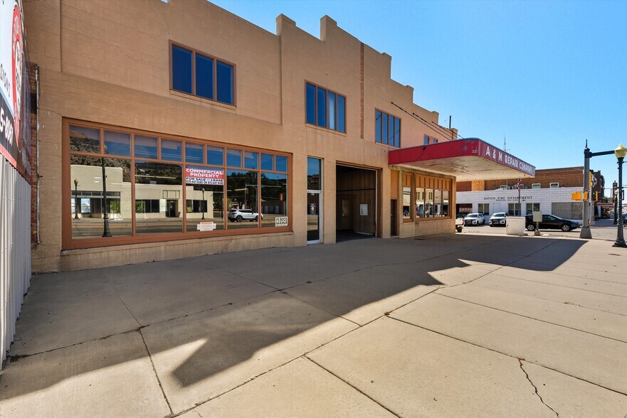 More Photos Of 201 N 2nd St, Raton Auto Repair For Sale