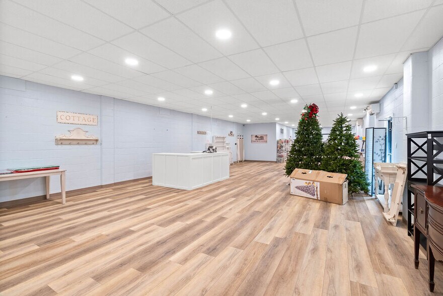 More Photos Of 1700 Highway 35 N, Rockport Storefront Retail Office For Sale