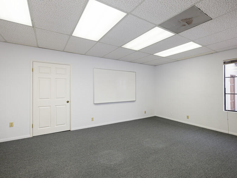 More Photos Of 302 W Grand Ave, El Segundo Office For Lease