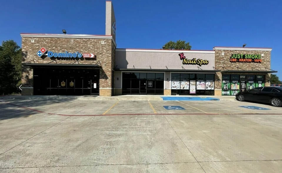 More Photos Of 2807 S Main St, Lindale Storefront For Lease