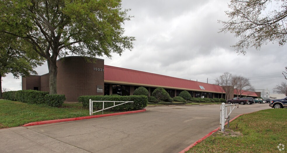 More Photos Of 15031 Woodham Dr, Houston Light Distribution For Lease