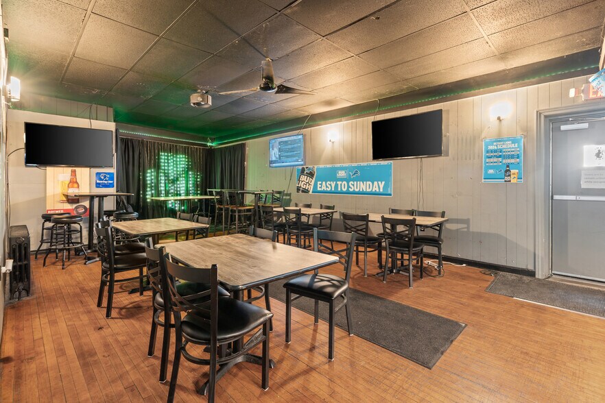 More Photos Of 220 Southfield Rd, Ecorse Storefront Retail Residential For Sale