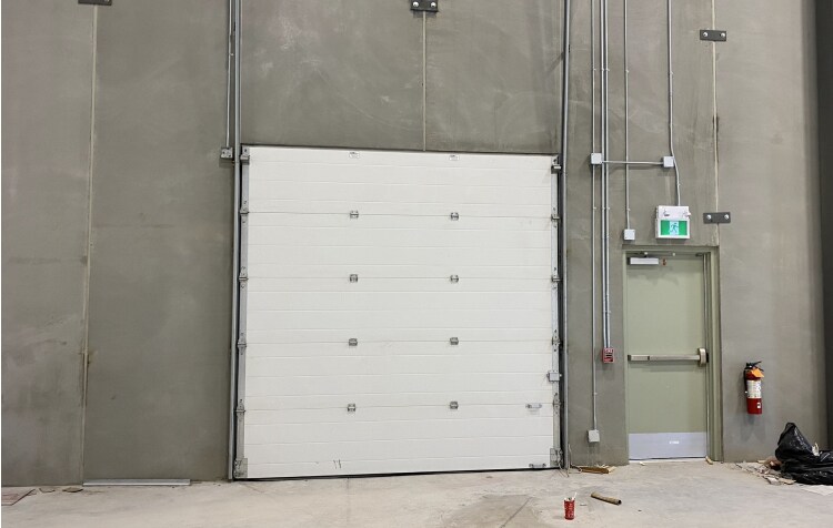 More Photos Of 450 39 St N, Lethbridge Warehouse For Lease