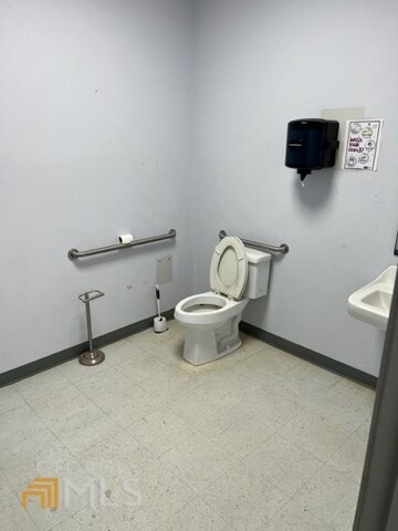 More Photos Of 25 Siebald St, Statesboro Office For Sale