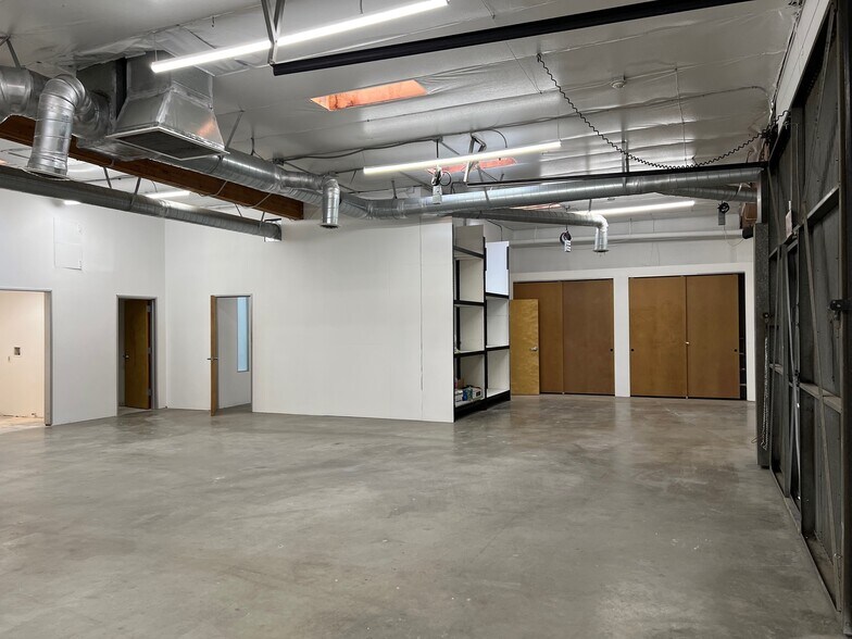 More Photos Of 5721 Cahuenga Blvd, North Hollywood Warehouse For Lease