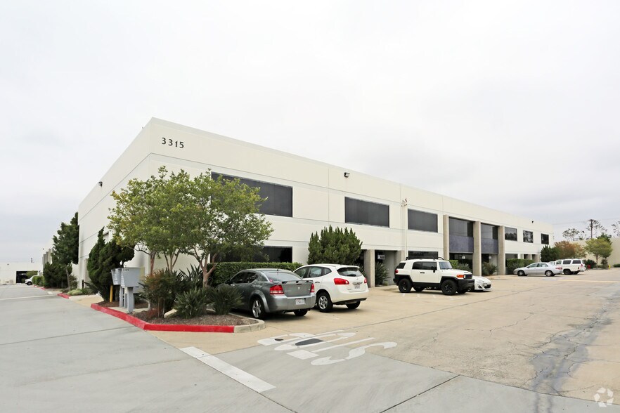 More Photos Of 3315 E Miraloma Ave, Anaheim Warehouse For Lease
