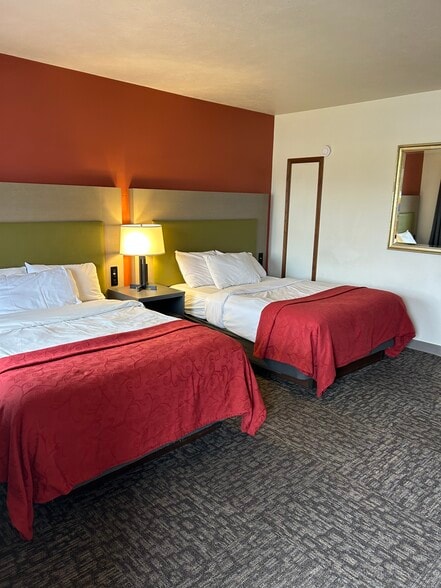 More Photos Of 332 E Onota St, Munising Hotel For Sale