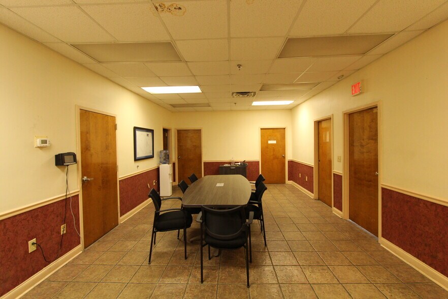 More Photos Of 741 Wellman Rd, Darlington Warehouse For Lease