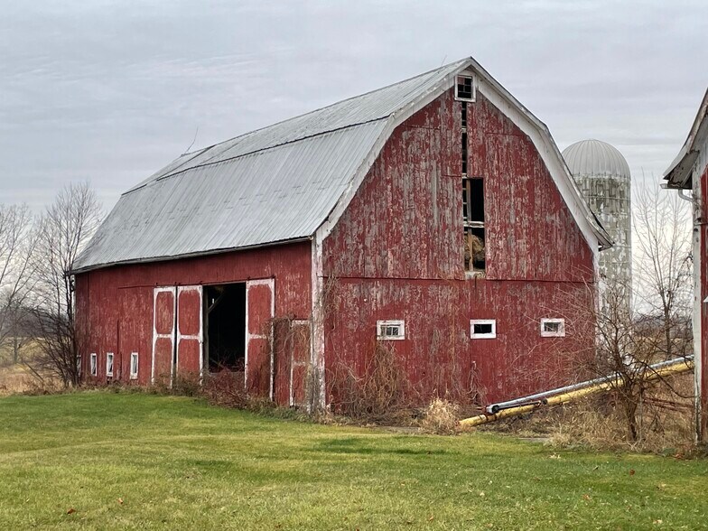 More Photos Of 4841 Stanley Rd, Columbiaville Specialty For Sale