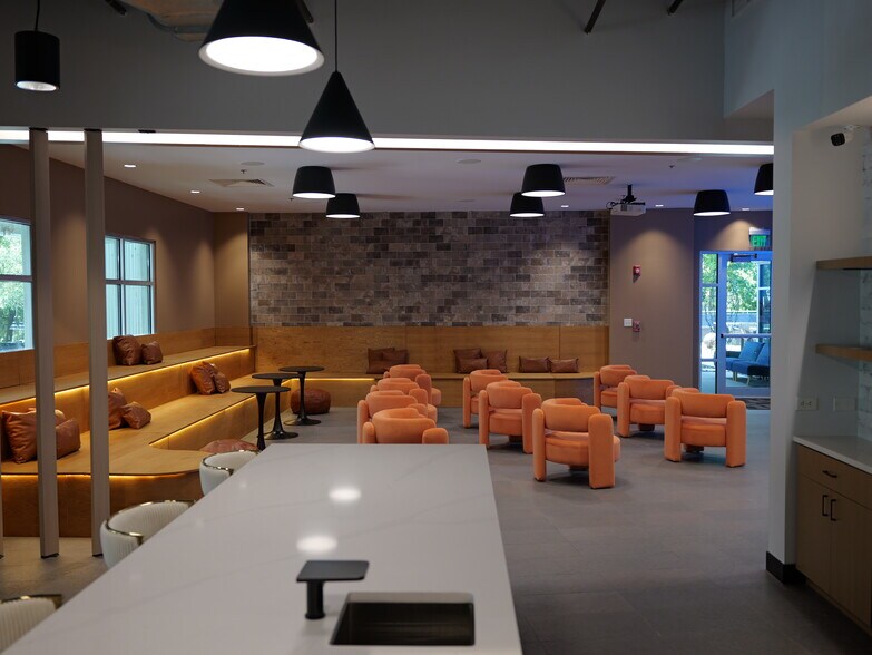More Photos Of 429 S Keller Rd, Orlando Loft Creative Space For Lease