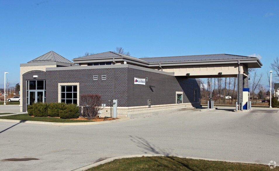 More Photos Of 5133 Douglas Ave, Racine Bank For Lease