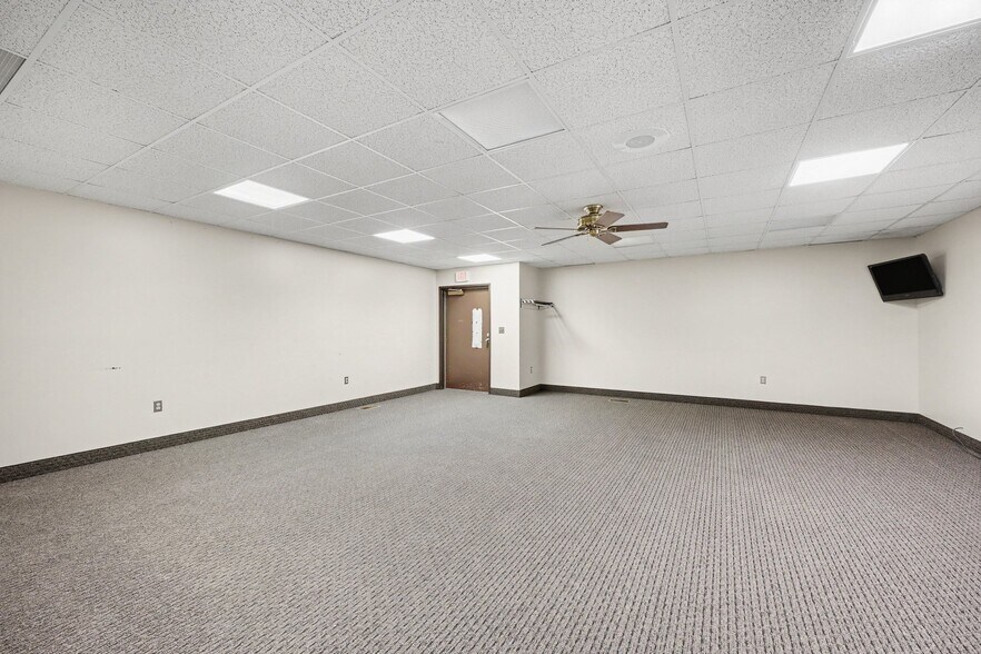 More Photos Of 2609 Electric Ave, Port Huron Medical For Sale