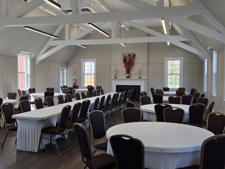 More Photos Of 44 4th St NW, Pulaski Office For Sale