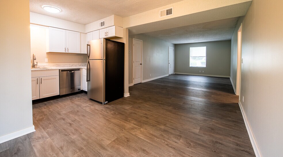 More Photos Of 126 Walton Ferry Rd, Hendersonville Apartments For Sale
