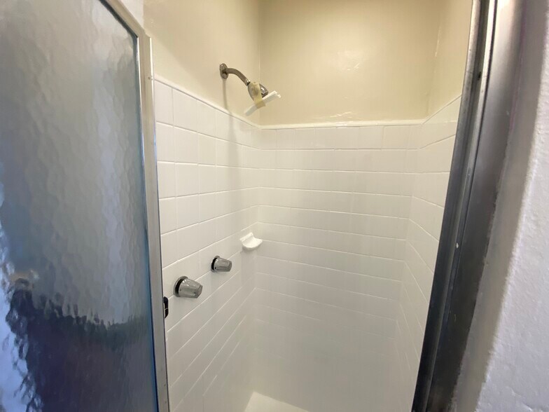 More Photos Of 455 N Sycamore Ave, Los Angeles Apartments For Sale