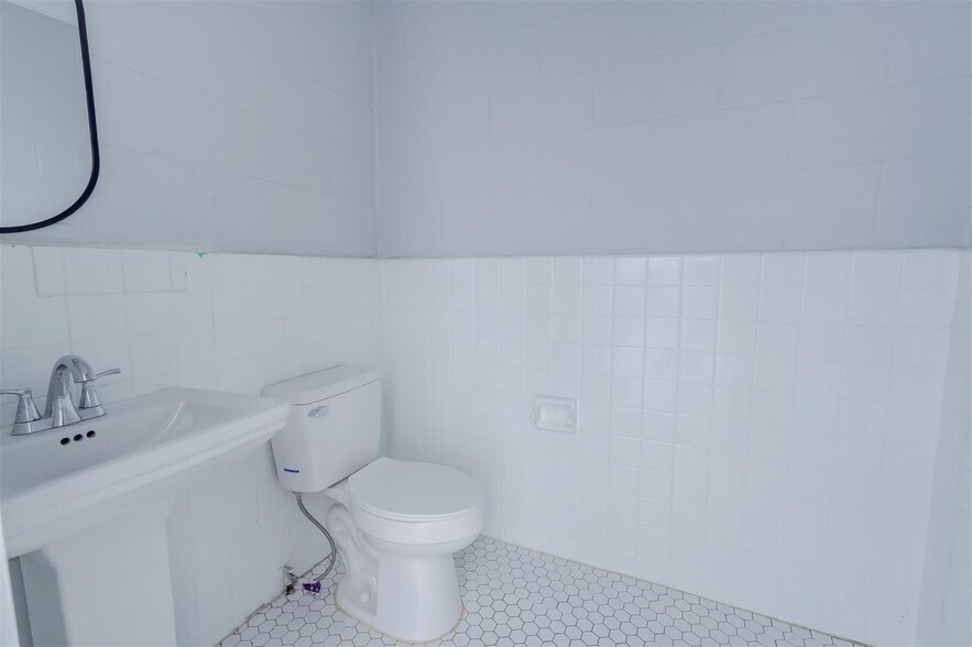 More Photos Of 623 N Richmond Rd, Wharton Auto Repair For Sale