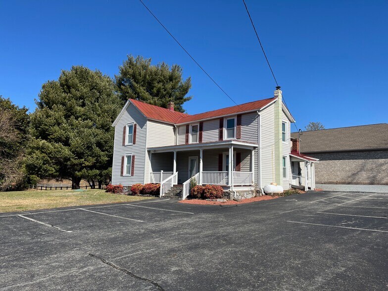 More Photos Of 1129 Thomas Jefferson Rd, Forest General Retail For Sale