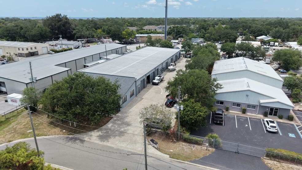 More Photos Of 305 Bear Ridge Cir, Palm Harbor Manufacturing For Lease
