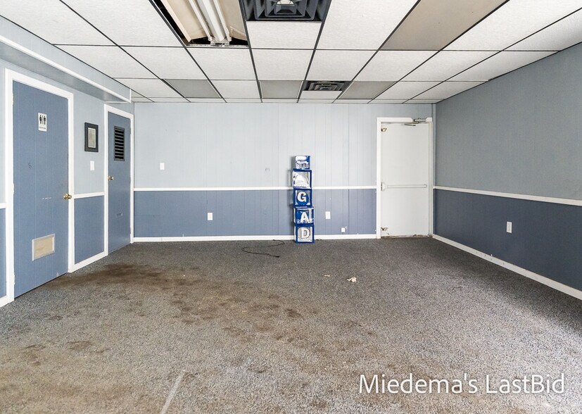 More Photos Of 1633 S Hanover, Hastings Auto Repair For Sale